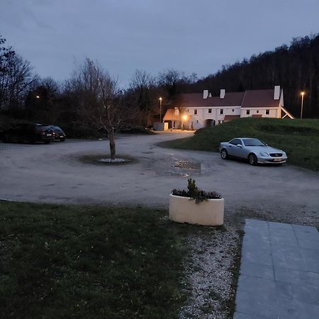 La Chambre Et Le Studio Du Chateau Du Golf De Bernalmont Liège Zewnętrze zdjęcie